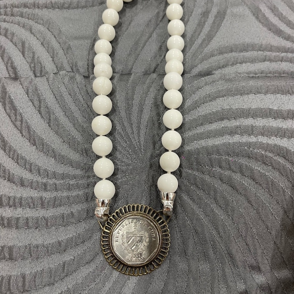 Necklace with a Cuban Coin in Silver
